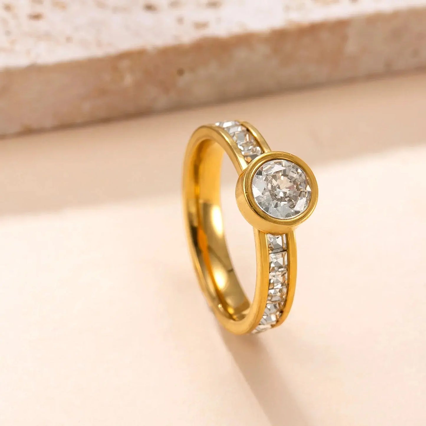 Bague en acier inoxydable 316L pour femmes de luxe Zircon Doigt Bijoux de mode Accessoires Cadeau de fête idée de cadeau femme fille à prix discount - Soldes-ShopOnline