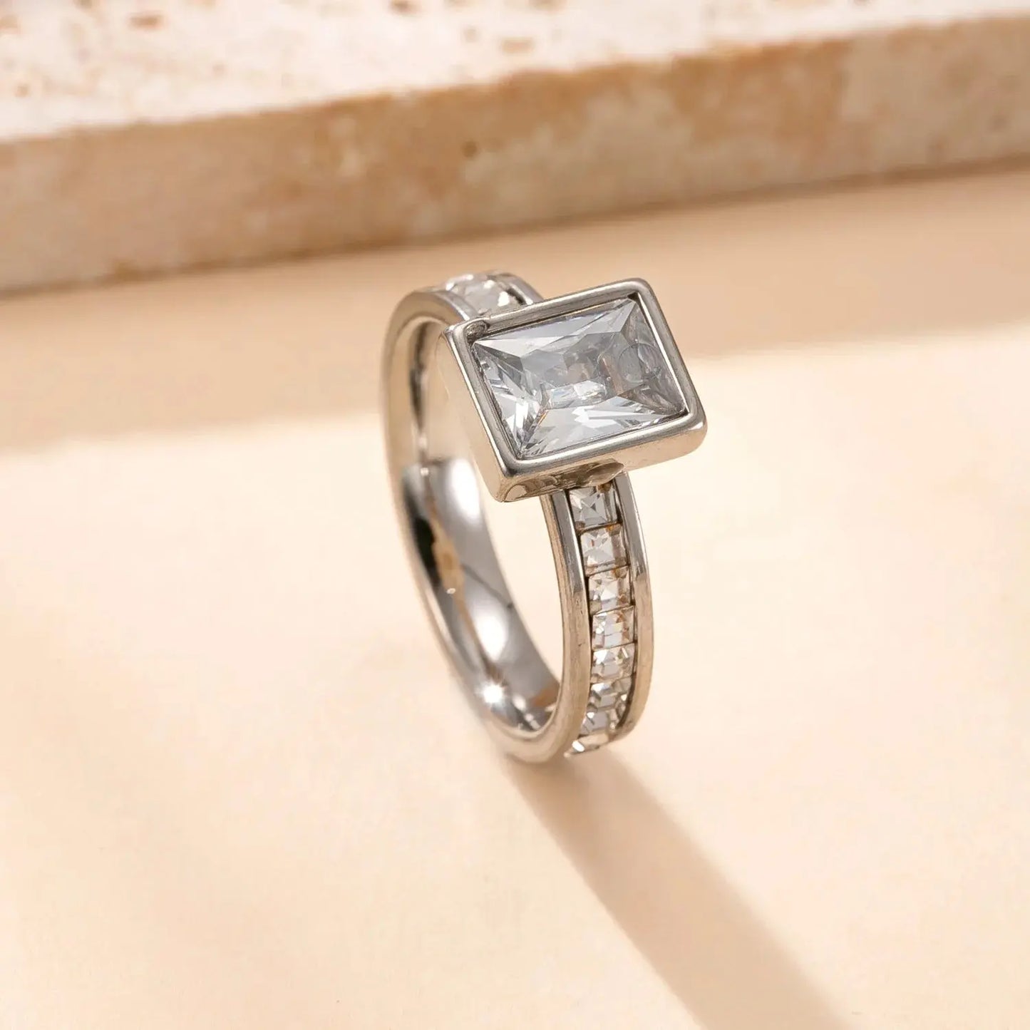 Bague en acier inoxydable 316L pour femmes de luxe Zircon Doigt Bijoux de mode Accessoires Cadeau de fête idée de cadeau femme fille à prix discount - Soldes-ShopOnline