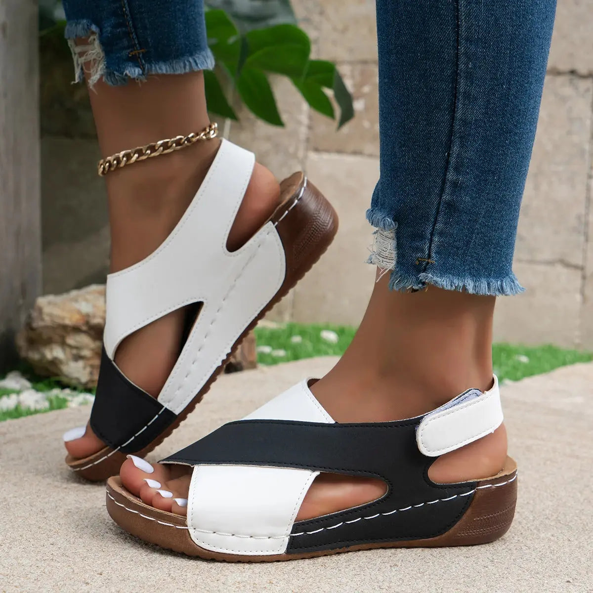 Nouvelles sandales compensées de couleur mixte pour femmes Chaussures de plage antidérapantes confortables pour femmes Plateforme en cuir PU Sandales romaines pour filles femmes à Prix Discount - Soldes-ShopOnline