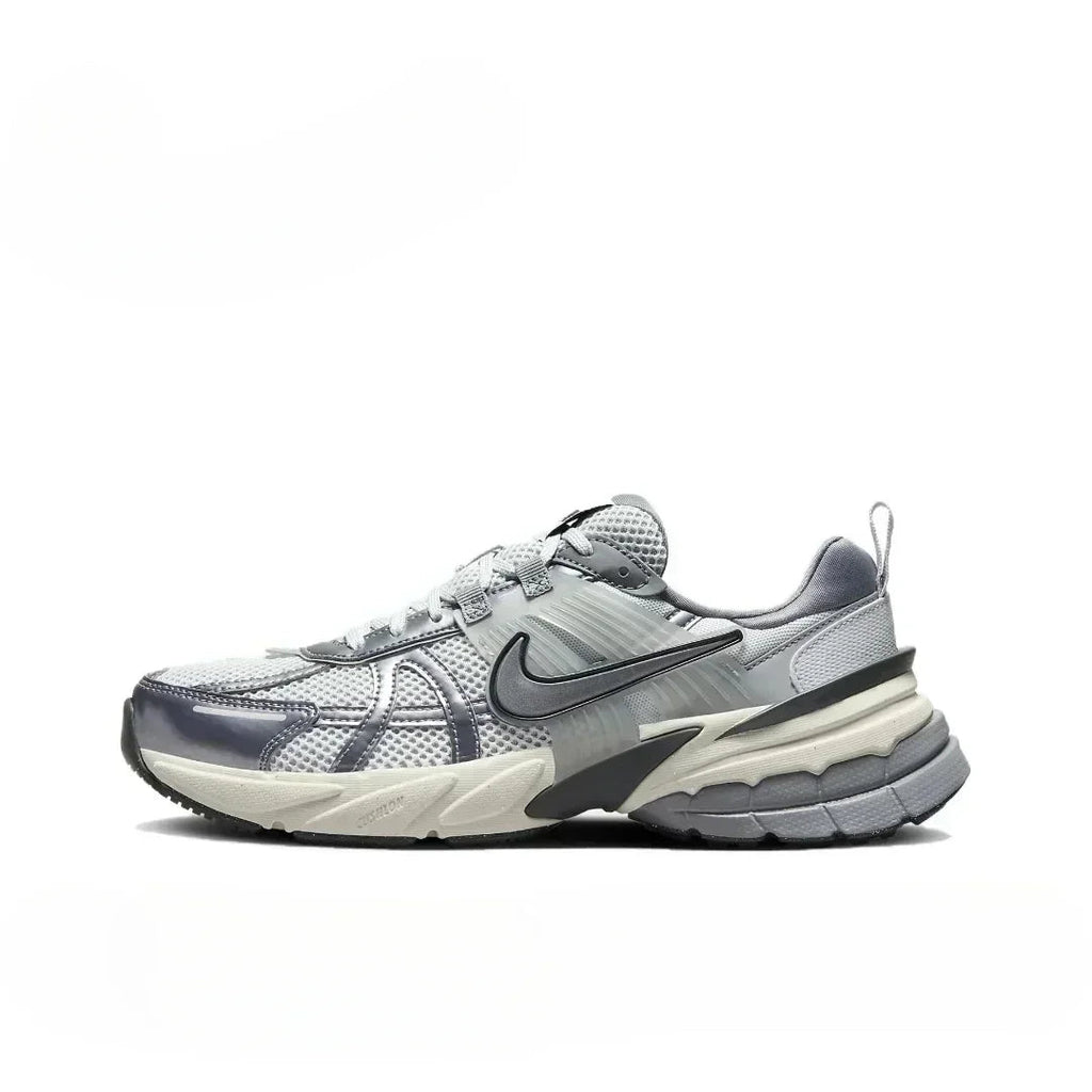 Nike V2K Run Unisexe – Beige & Noir, Antidérapant, Léger, Running & Casual, FD0736-103 Soldes-ShopOnline