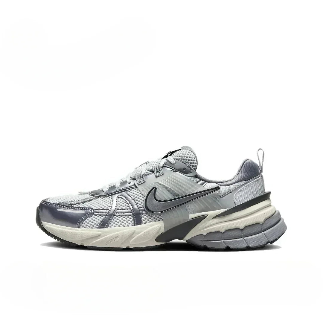 Nike V2K Run Unisexe – Beige & Noir, Antidérapant, Léger, Running & Casual, FD0736-103 Soldes-ShopOnline