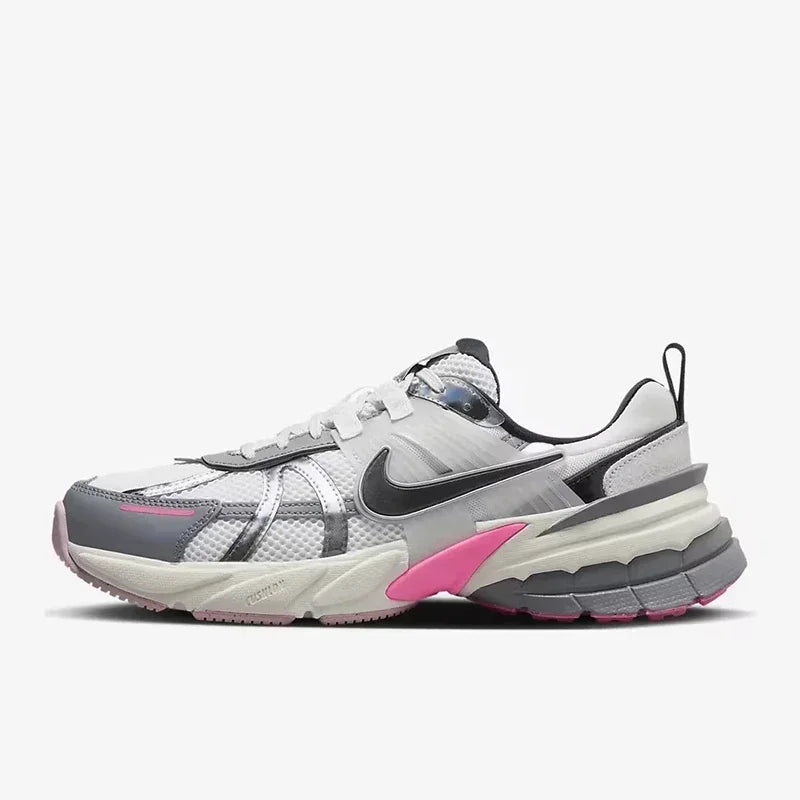 Nike V2K Run Unisexe – Beige & Noir, Antidérapant, Léger, Running & Casual, FD0736-103 Soldes-ShopOnline