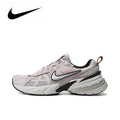 Nike V2K Run Unisexe – Beige & Noir, Antidérapant, Léger, Running & Casual, FD0736-103 Soldes-ShopOnline