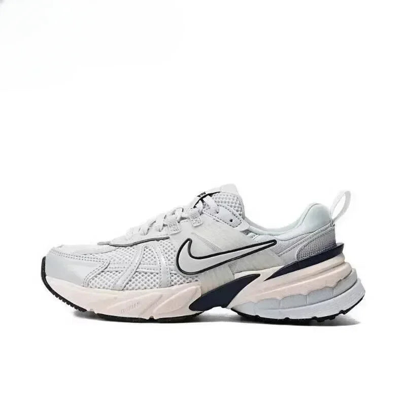 Nike V2K Run Unisexe – Beige & Noir, Antidérapant, Léger, Running & Casual, FD0736-103 Soldes-ShopOnline
