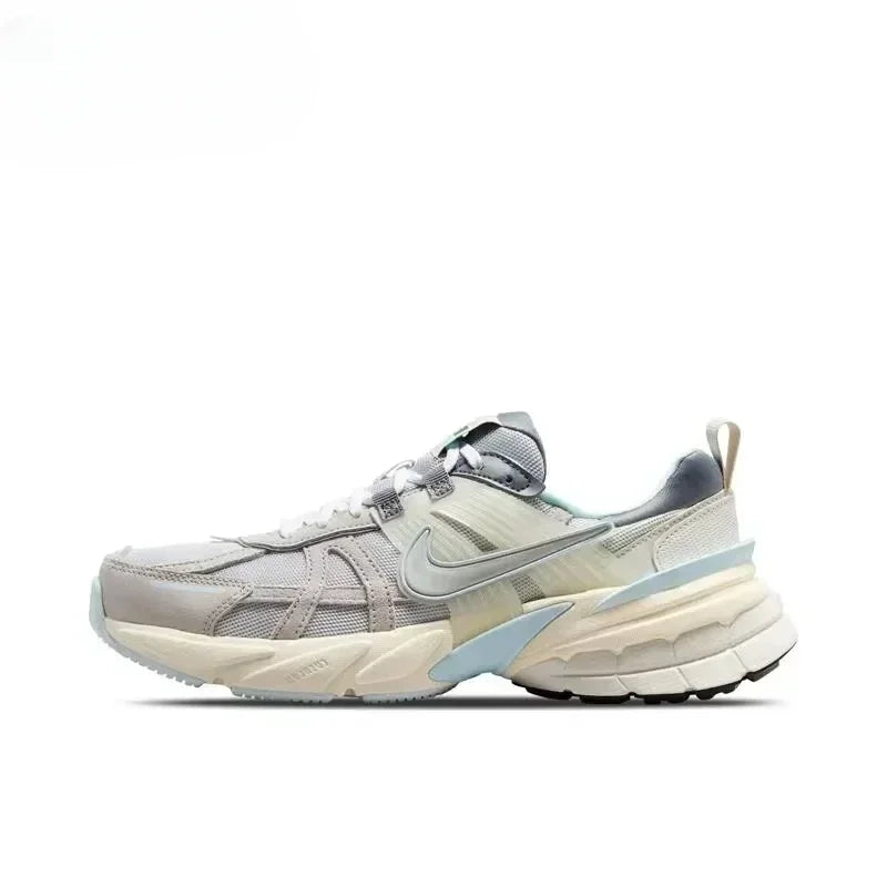 Nike V2K Run Unisexe – Beige & Noir, Antidérapant, Léger, Running & Casual, FD0736-103 Soldes-ShopOnline