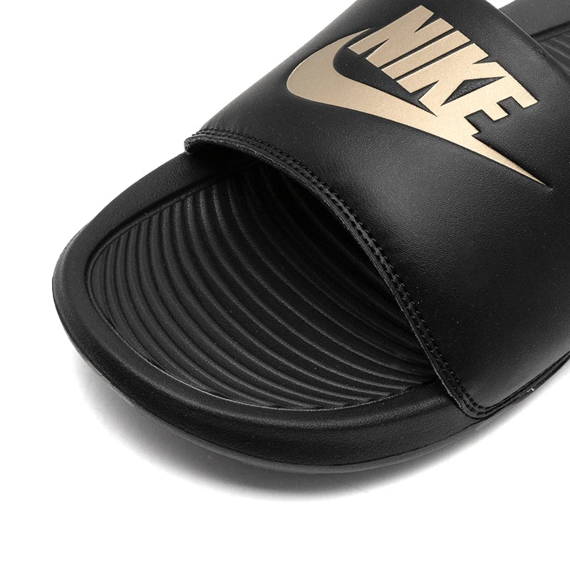 Claquettes Nike Unisexe – Sport, Plage & Casual, Confortables, Homme & Femme, Tailles 39-48 Soldes-ShopOnline