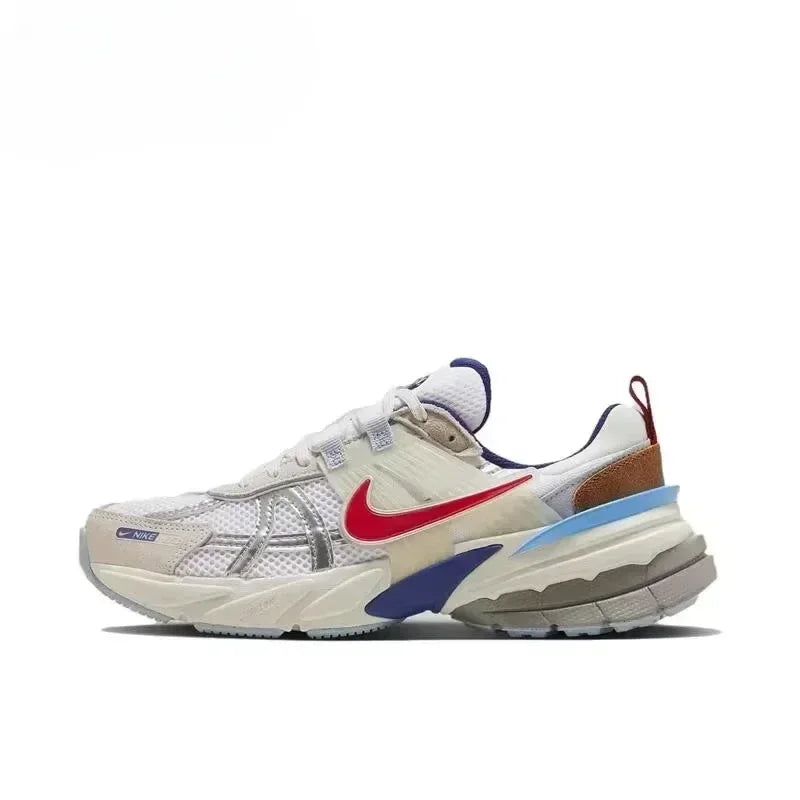 Nike V2K Run Unisexe – Beige & Noir, Antidérapant, Léger, Running & Casual, FD0736-103 Soldes-ShopOnline